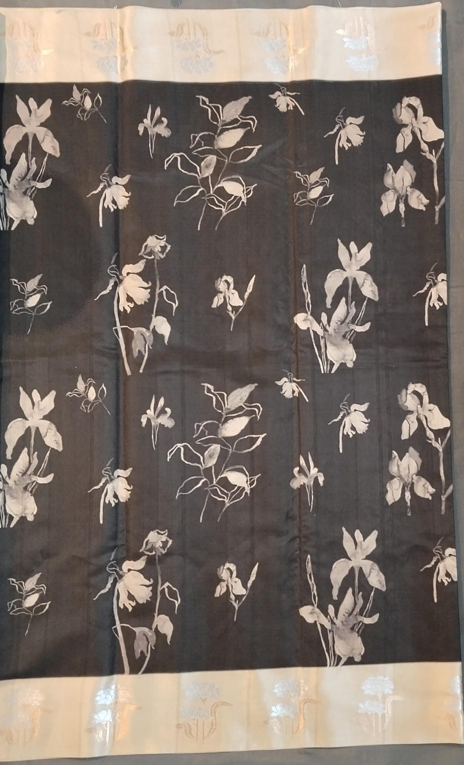Black & Cream Munga Silk Saree with Zari Work