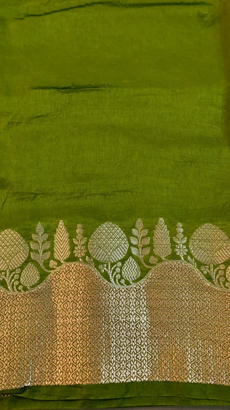 Dim Green Raw Mango Silk Saree with Bandhini Buttas