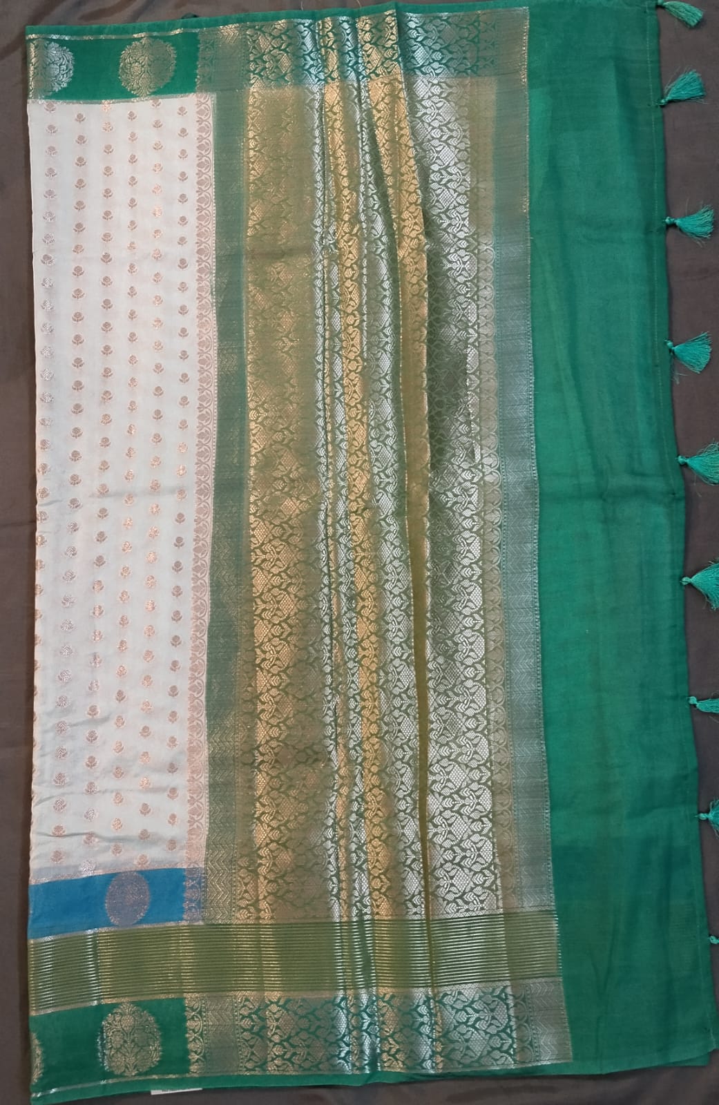 Pista Green Rangat Raw Mango Silk Saree